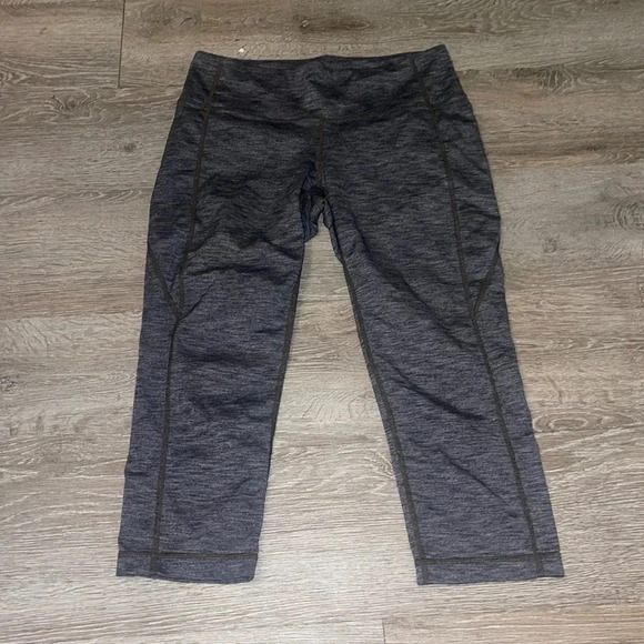 Athleta gray workout leggings in size medium capri crop pants running - Picture 1 of 10